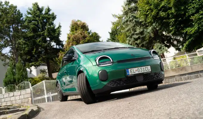 Renault vytiahol starý recept. Je nové Twingo lepšie ako konkurencia z Číny? Renault Twingo