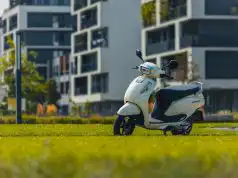 Skúter od Suzuki: Stojí menej ako notebook a v hustej premávke šetrí čas Suzuki Address