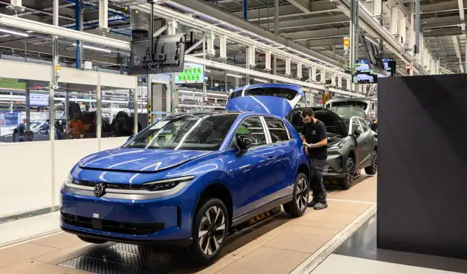 Vo Volkswagene to vrie. Koncern chce zamestnancom zmraziť platy