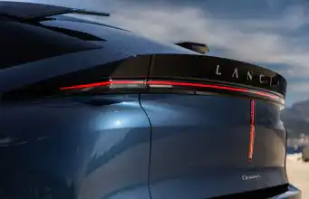 Lancia Gamma sa vracia po 50 rokoch. Sľubuje dojazd vyše 740 km